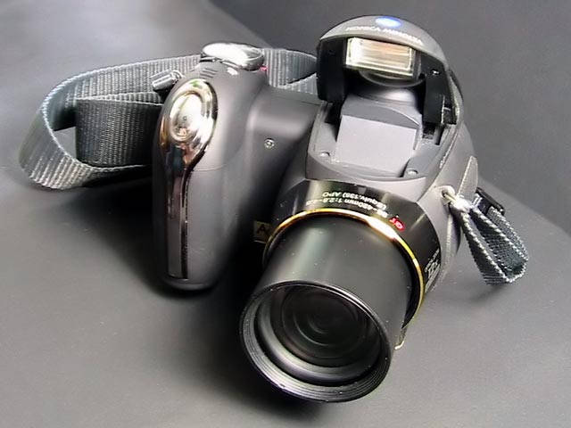 Appareil photo Konica Minolta Dimage Z6 utilisé pour la macrophotographie.